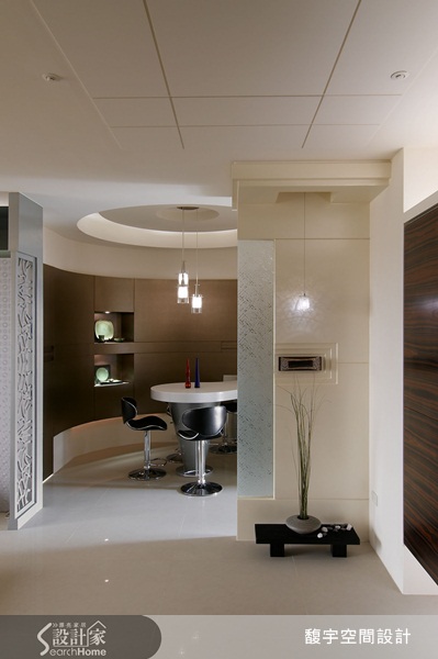 相信不少人都知道,開放式空間的設計讓空間看起來更寬